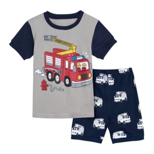 Pyjama T-Shirt Polo und Shorts grau und blau mit modischem Feuerwehrauto-Motiv