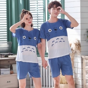 Zweiteiliger Pyjama mit T-Shirt und Shorts mit Toroto-Muster für modische Paare