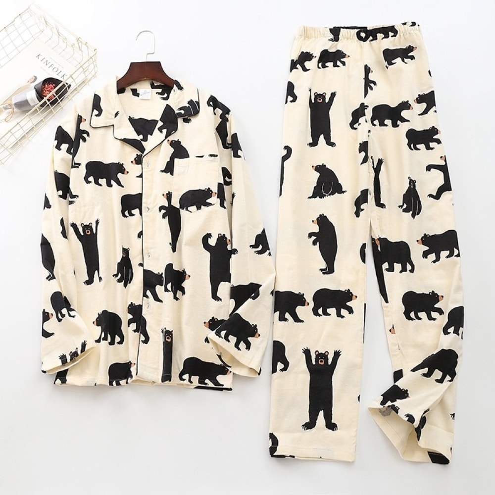 pyjama mit langen Ärmeln, bestehend aus zwei Teilen mit Bärenschatten.