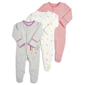 Dreiteiliger Baby-Overall-Pyjama mit Regenbogen- und Streifenmuster und weißem Hintergrund