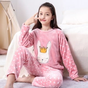 Warmer Fleece-Pyjama für Mädchen, getragen von einem modischen Mädchen, sehr hohe Qualität