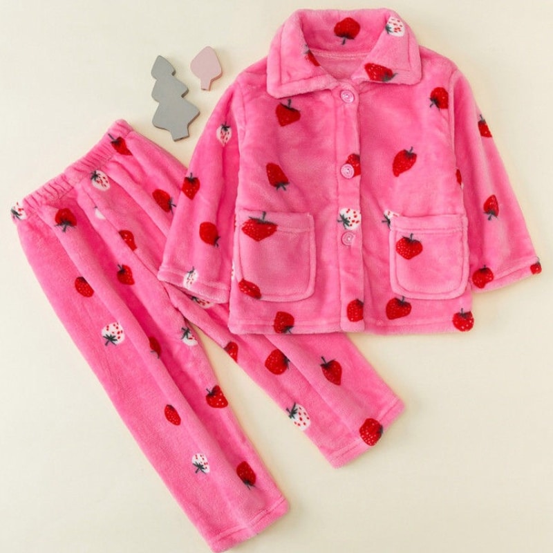 Fleece-Pyjama mit verschiedenen Motiven für Kinder in rosa, sehr bequem und modisch