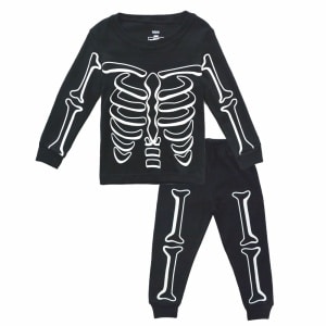 Skelett-Pyjama, schwarz phosphoreszierend mit weißem Hintergrund
