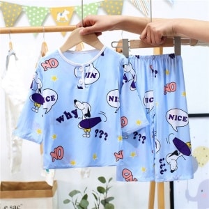 Zweiteiliger Sommerpyjama aus Baumwolle mit Bärenmotiv für Kinder auf einem Gürtel